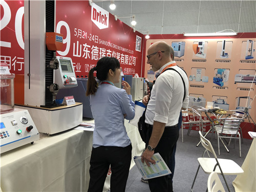 展會(huì )第二天555.jpg